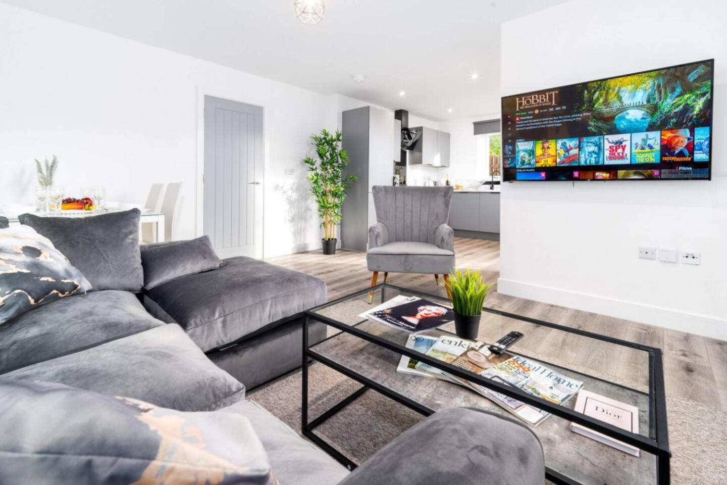 Luxury Apartment - 2 Bedrooms - Balcony - Parking - Netflix - Wifi - 7Mc Бірмінгем Екстер'єр фото